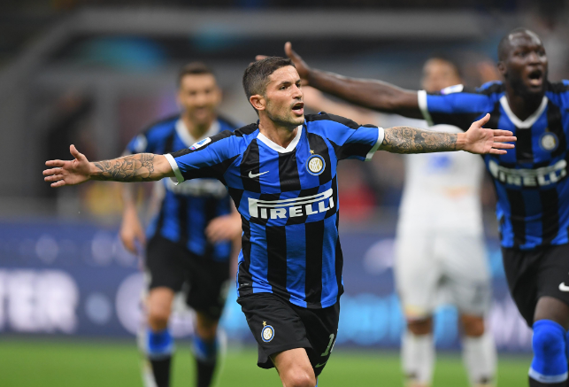 抢先俱乐部一步，皮奥代表国家队打进在圣西罗的首个进球（皮奥抢先俱乐部，在圣西罗收获国家队首球）