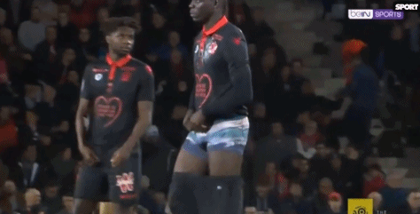 横看成岭侧成峰，乔治娜晒出差照秀出傲人身材