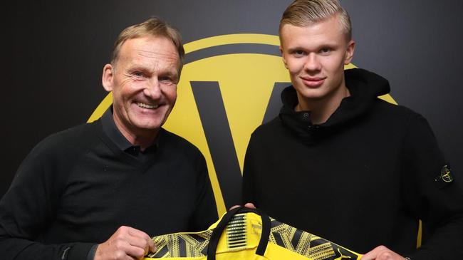 ESPN：曼联重点关注边翼卫引援，并且有7名中场目标（ESPN：曼联引援重心放在边翼卫，同时锁定7位中场人选）