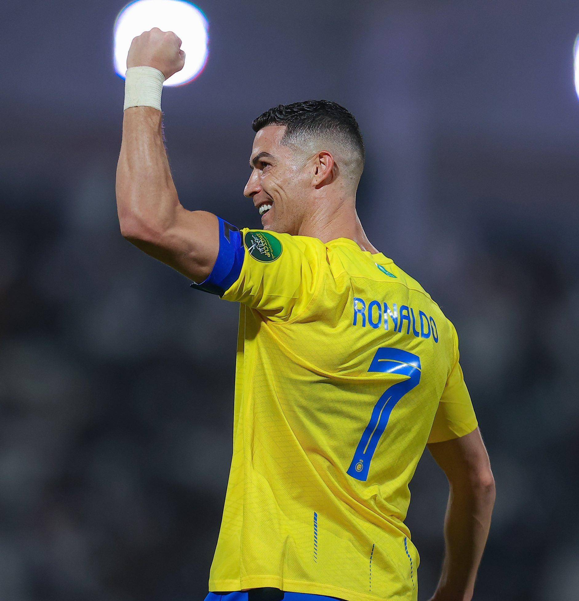 WAZ评沙尔克球员表现：两边翼卫灾难发挥，卡里乌斯超神（WAZ球员评分：沙尔克两翼卫失常，卡里乌斯神勇救主）