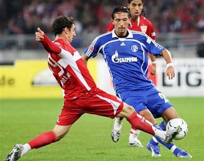 网传视频浙江U20全运会输球后被球迷训话，王钰栋摇头离开（网传浙江U20全运会失利后遭球迷当面指责，王钰栋摇头转身离场）