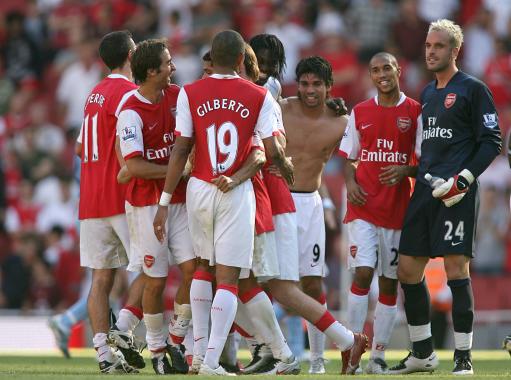 詹姆斯关键三分绝杀比赛（詹姆斯压哨三分终结战局）