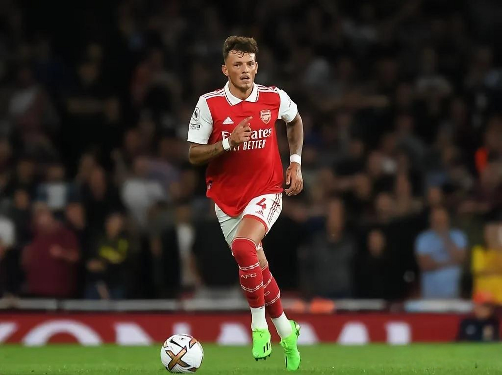 巴萨梅西自由球进球助球队领先（梅西任意球破门助巴萨领先）