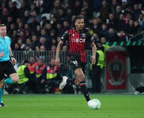 英超第14轮综述：利物浦平局+切尔西爆冷，阿森纳5分领先稳居榜首（英超第14轮：利物浦战平、切尔西爆冷失利，阿森纳以5分优势领跑）