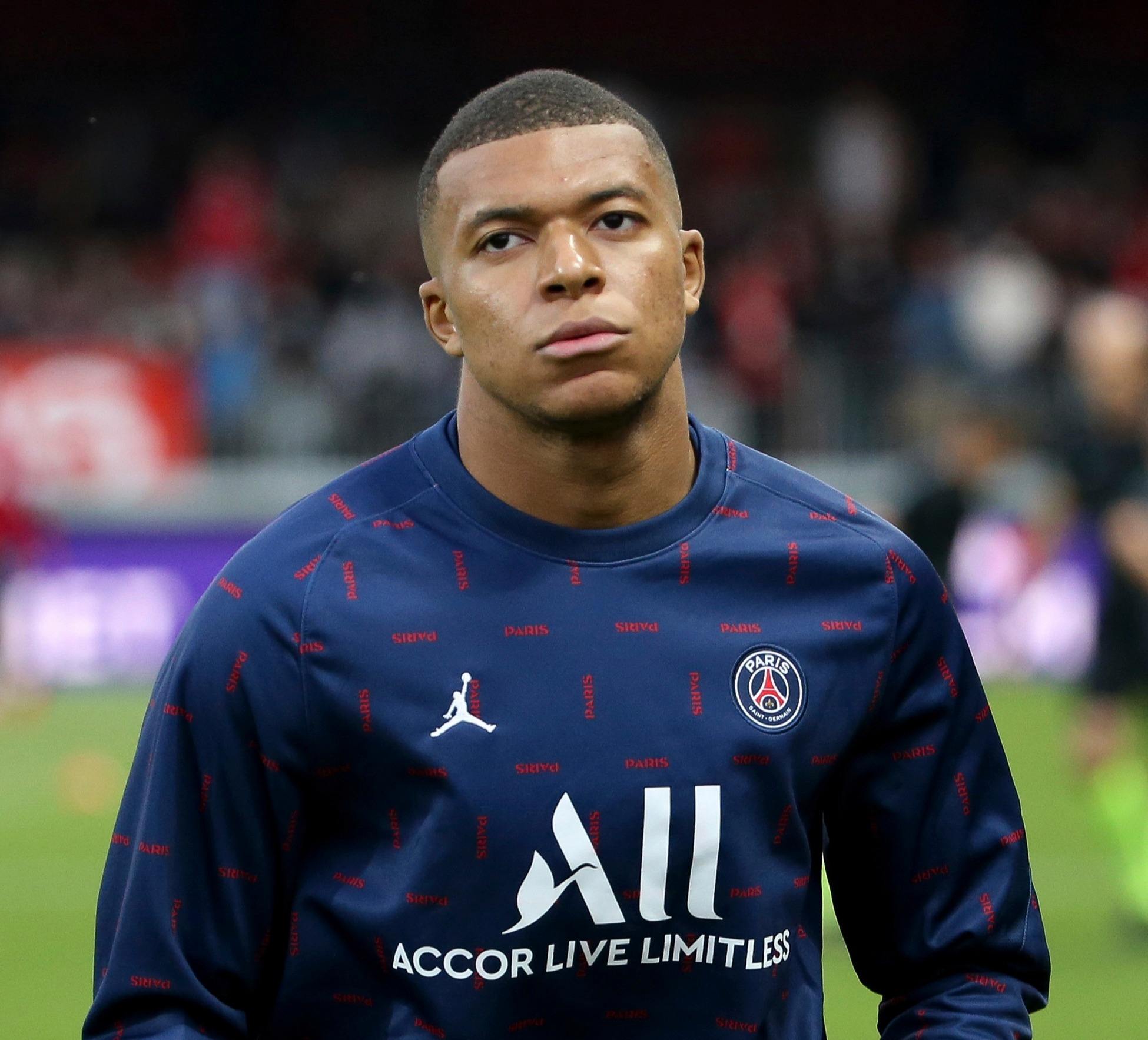 DO：巴萨、曼城、巴黎都有意阿克利乌什，他更可能明夏转会（DO：巴萨、曼城、巴黎均有意阿克利乌什，明夏转会可能性更大）