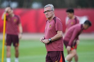 2025／26赛季英超：雪上加霜！曼联核心三人伤缺水晶宫硬仗（英超2025／26：曼联三大核心伤停，水晶宫恶战前再遭打击）