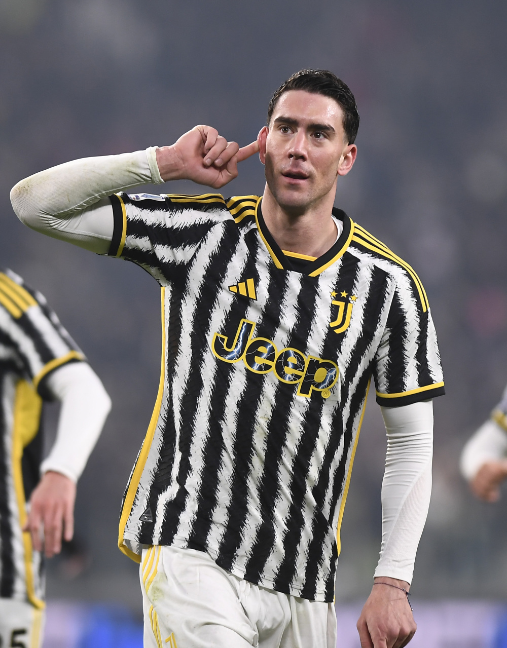 太阳报：阿森纳天价“名宿陪同游”引众怒，票价高达395镑（太阳报：阿森纳名宿陪同参观定价395英镑引发众怒）