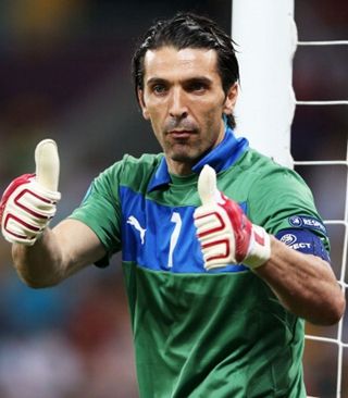 穆帅赛后批球员：不想踢就滚！中场休息时甚至想换下九人（穆里尼奥赛后怒斥球员：不想踢就走！中场休息时一度想换掉九人）