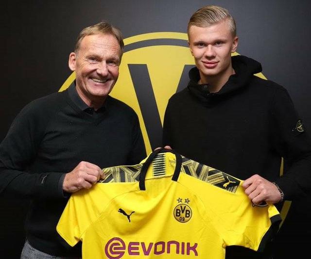 2025职业联赛颁奖多项评选难以服众 满屏尽是C语言（2025职业联赛颁奖争议四起 多项评选难服众 “C语言”刷屏）