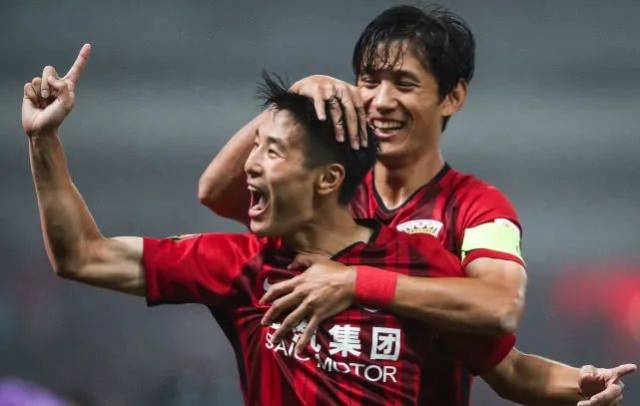 雄鹿完成逆转 库兹马31分表现抢眼（雄鹿上演逆转好戏 库兹马轰31分闪耀全场）