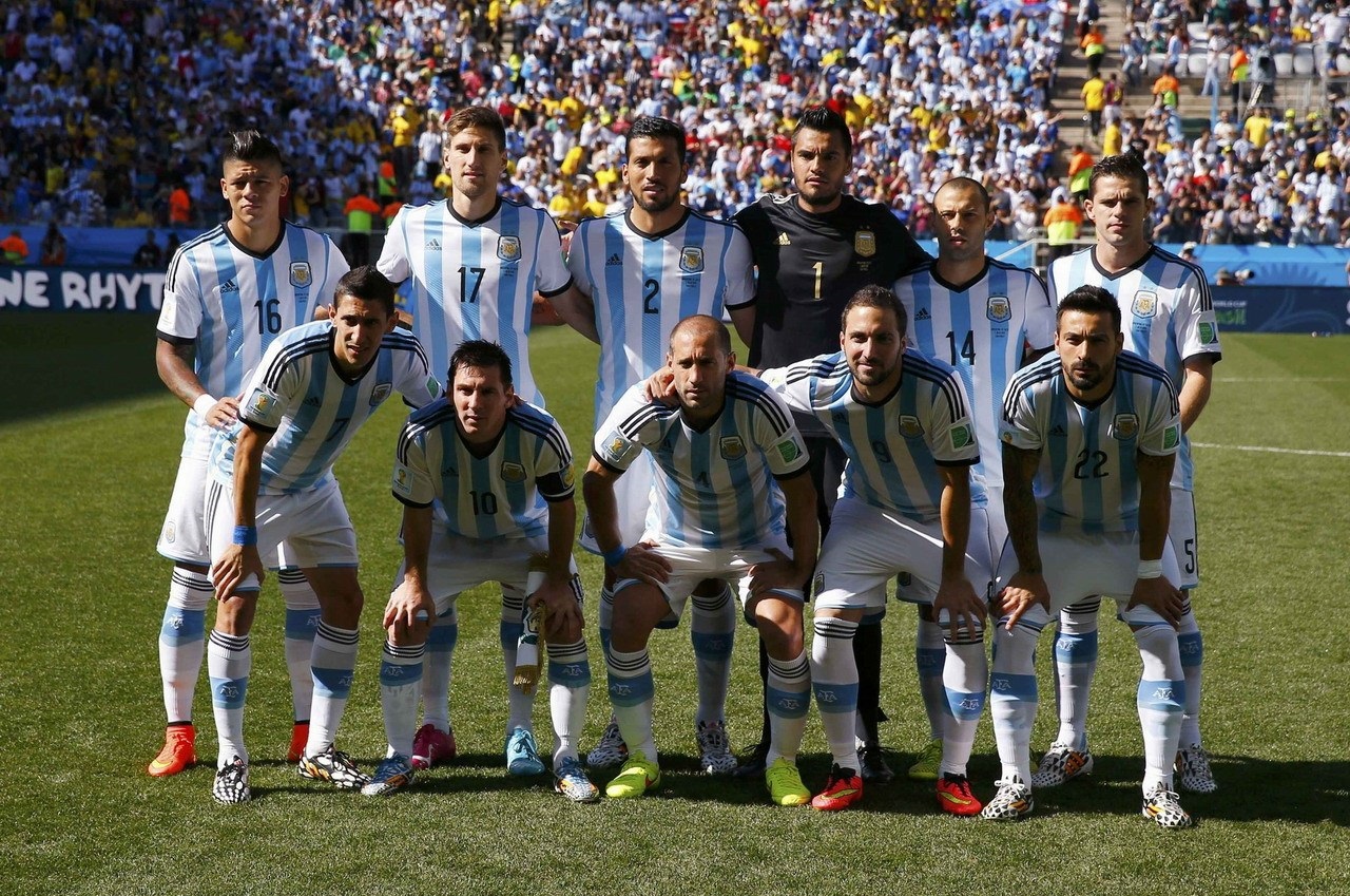 德甲半场：安塞尔米诺建功，多特蒙德暂1-0勒沃库森（德甲半场战报：安塞尔米诺破门，多特蒙德暂以1-0领先勒沃库森）