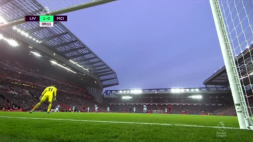 科曼称赞阿尔克马尔19岁中场斯密特：他身上的特质像佩德里（科曼点赞阿尔克马尔19岁新星斯密特：身上有佩德里的影子）